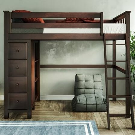 hình ảnh cận cảnh giường gác xép bằng gỗ sẫm màu
