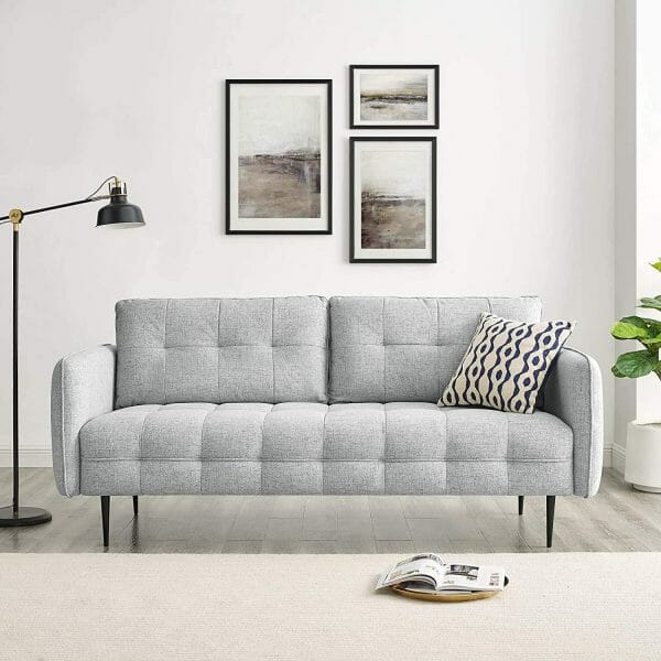 Với chiều ngang 1,9m, mẫu ghế sofa nhỏ này có thể cung cấp chỗ ngồi cho 3-4 khách hoặc là nơi thư giãn, đọc sách dành cho một người.