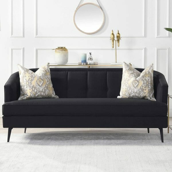 Ghế sofa màu đen sang trọng có phần lưng được bo tròn mềm mại, chiều dài 1,8m.