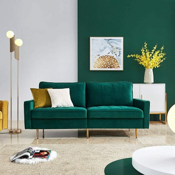 Ghế sofa nhỏ màu xanh ngọc lục bảo kết hợp chân kim loại màu vàng sang trọng