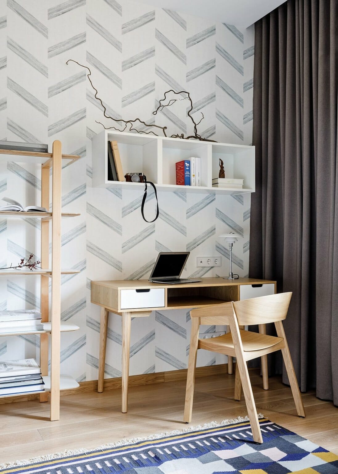Văn phòng tại nhà theo phong cách scandinavian hiện đại với tông màu trung tính trang nhã, giúp người dùng tập trung hơn.