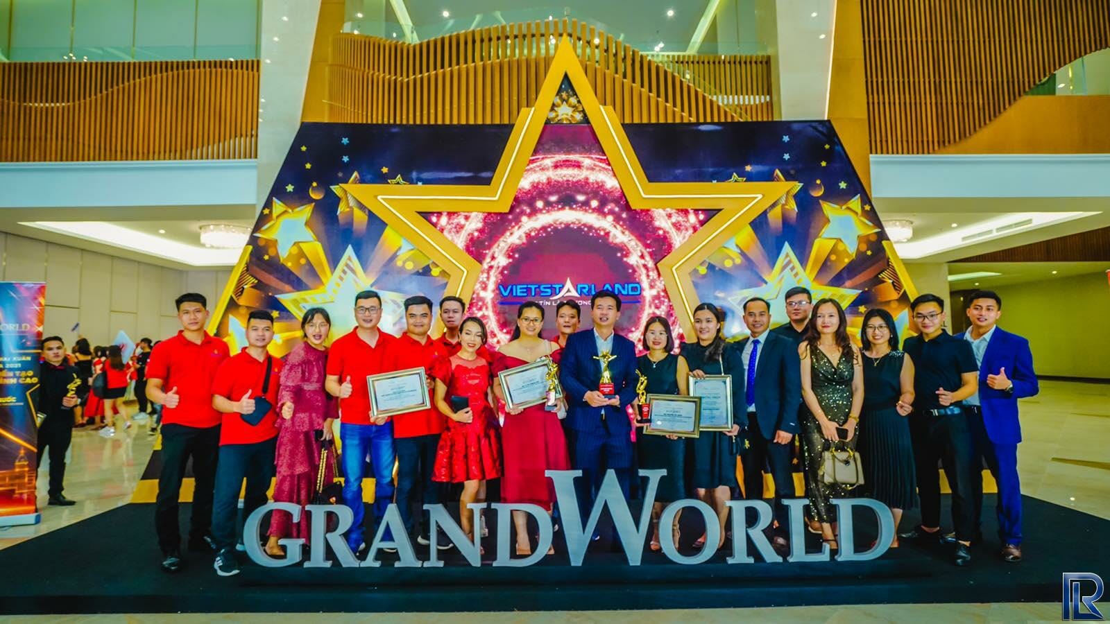 vietstarland tro thanh dai ly xuat sac nhat du an grand world phu quoc