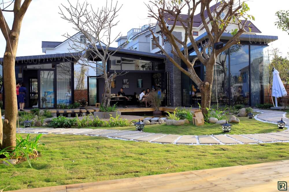 Thiết kế quán cà phê sân vườn nhỏ mang lại không gian ấn tượng đầy cuốn hút