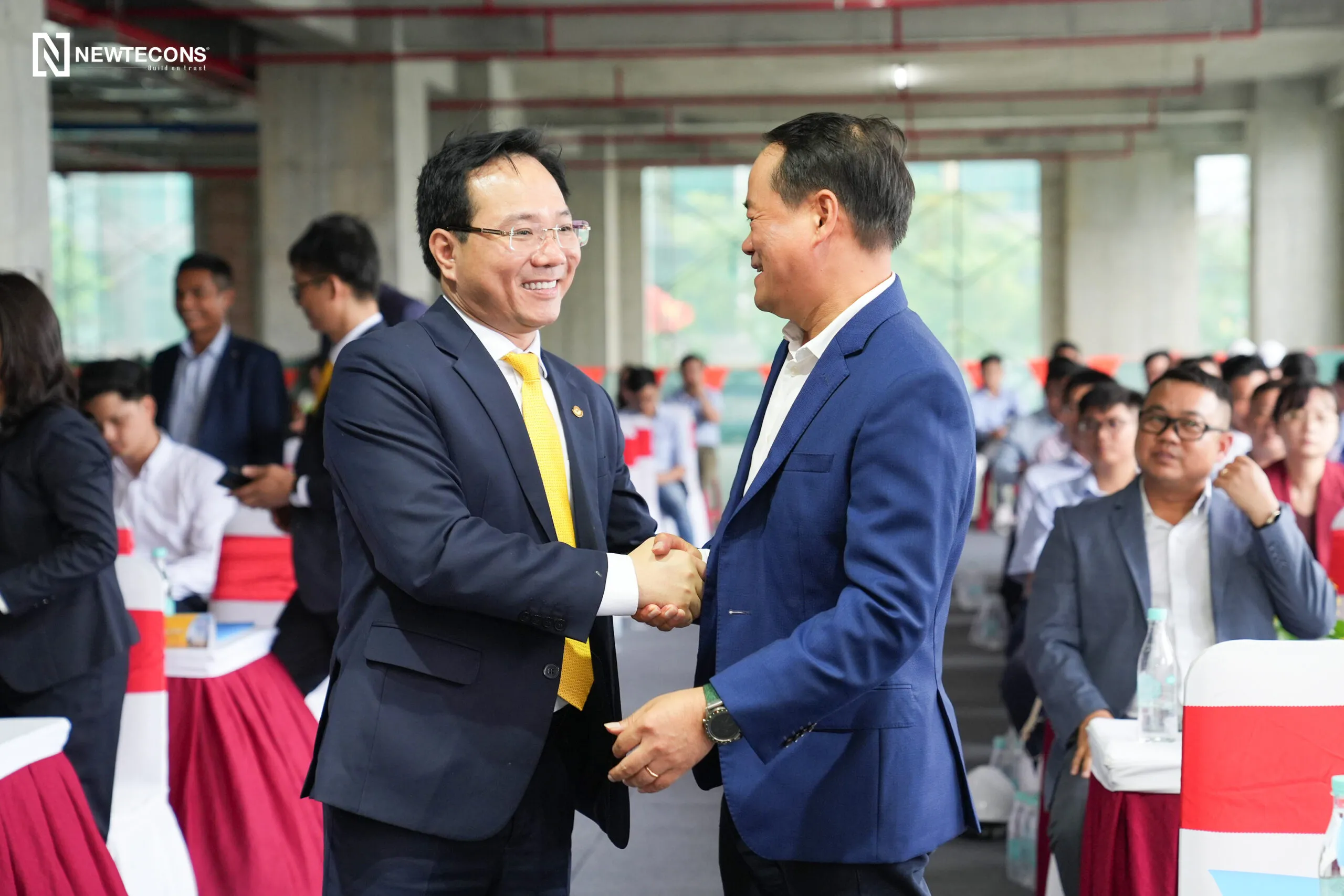Lễ cất nóc dự án Tháp Ven Sông Đà Nẵng đường Bạch Đằng với sự tham gia của các đối tác
