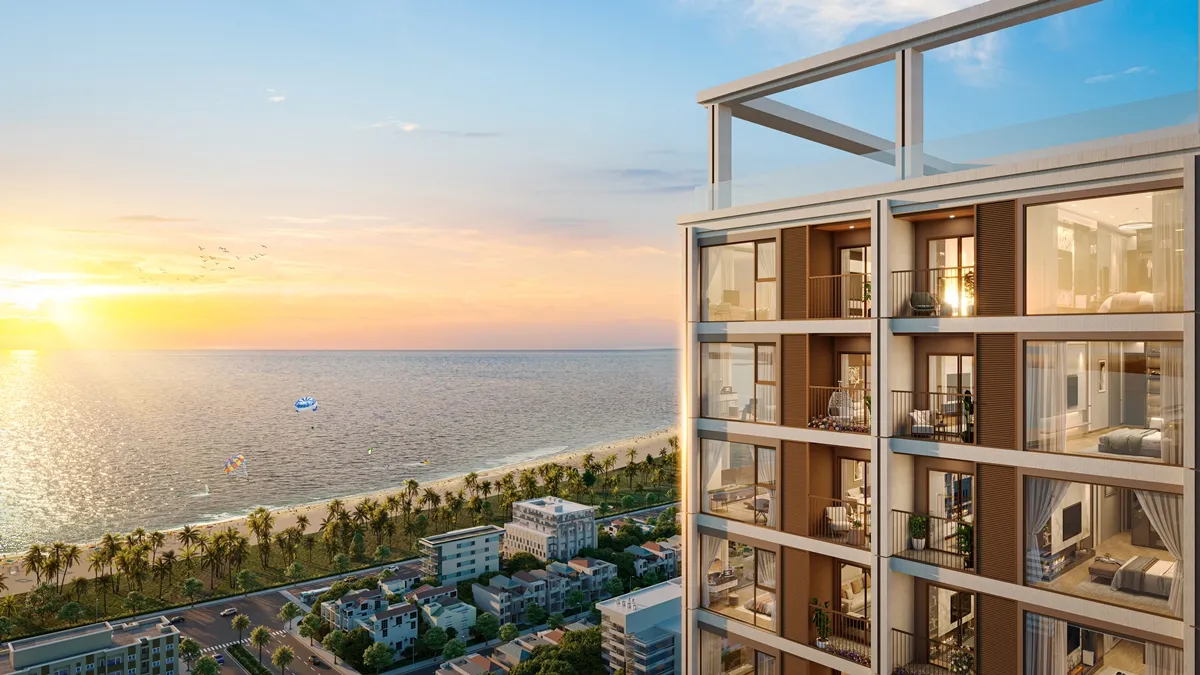 Tầm nhìn từ căn hộ Sun Costa Residence hướng ra biển Mỹ Khê và thành phố Đà Nẵng về đêm.
