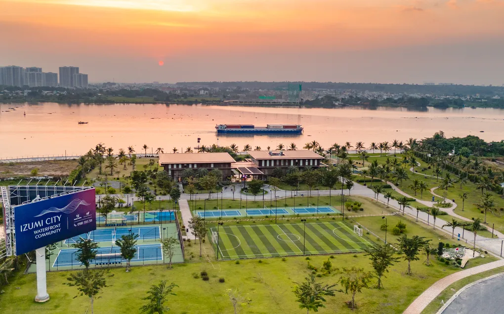 Sân chơi thể thao ngoài trời một trong những tiện ích hiện hữu tại Izumi City