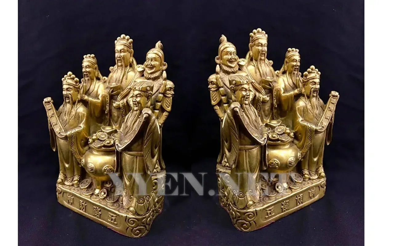 Bộ tượng Ngũ Bộ Thần Tài bằng đồng thể hiện ý nghĩa phong thủy chiêu tài lộc và may mắn cho gia chủ.