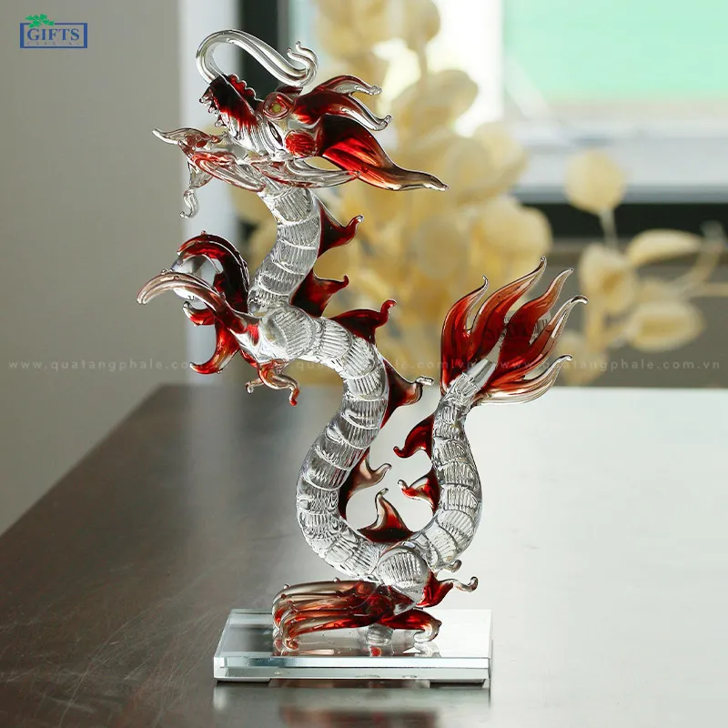 Vật phẩm rồng pha lê phong thủy với thiết kế tinh xảo, lựa chọn lý tưởng để cân bằng năng lượng và tăng tính thẩm mỹ cho không gian