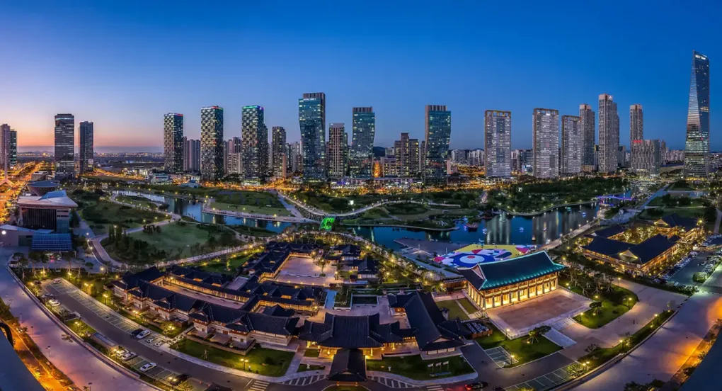 Toàn cảnh thành phố thông minh Songdo Hàn Quốc, một ví dụ điển hình về mô hình siêu đô thị đa trung tâm với quy hoạch hiện đại.