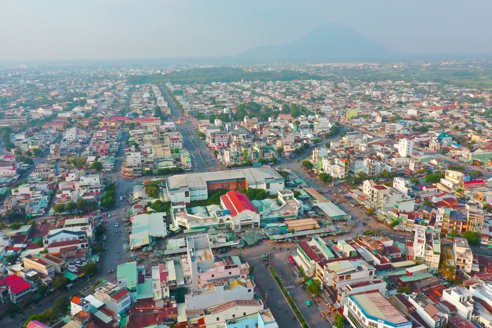 Góc nhìn toàn cảnh chợ Long Hoa Tây Ninh sầm uất, tiềm năng phát triển thương mại và bất động sản địa phương sau sáp nhập với Long An.